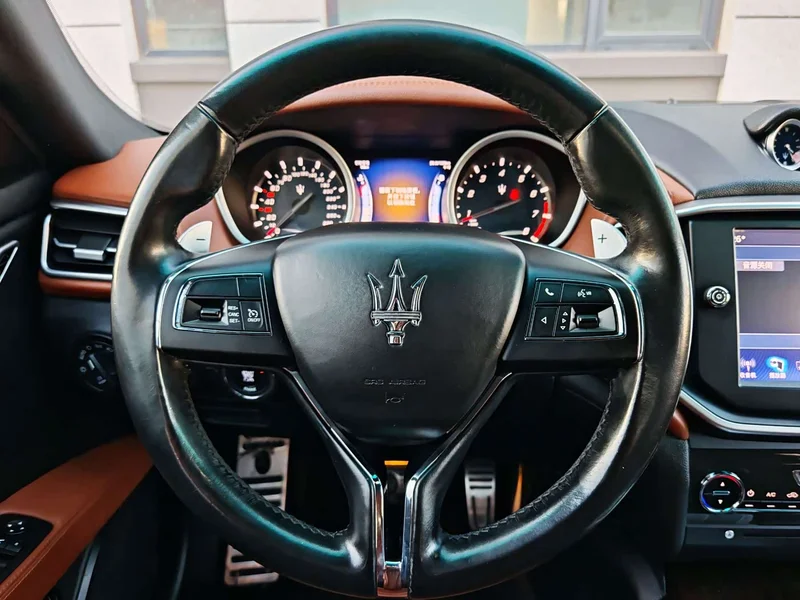 Maserati Ghibli — фото 10