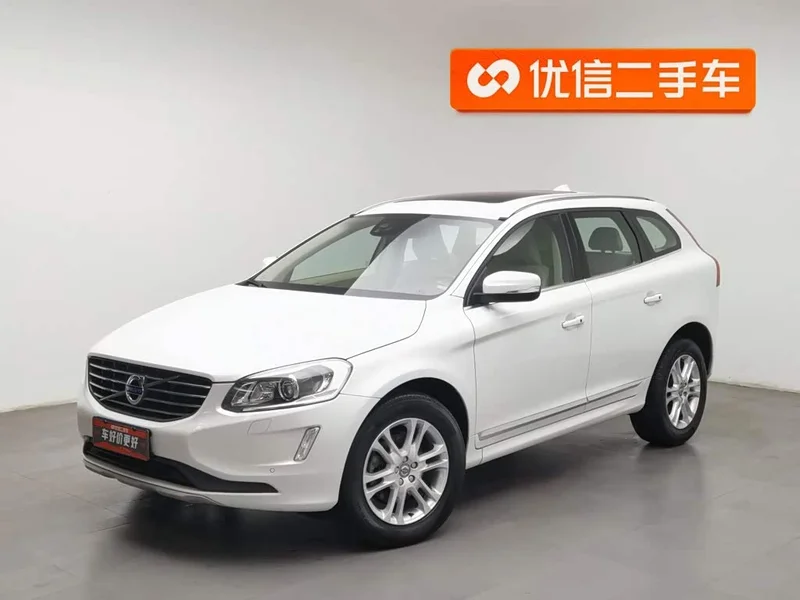 Volvo XC60 — фото 1