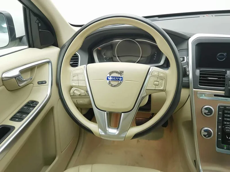 Volvo XC60 — фото 14