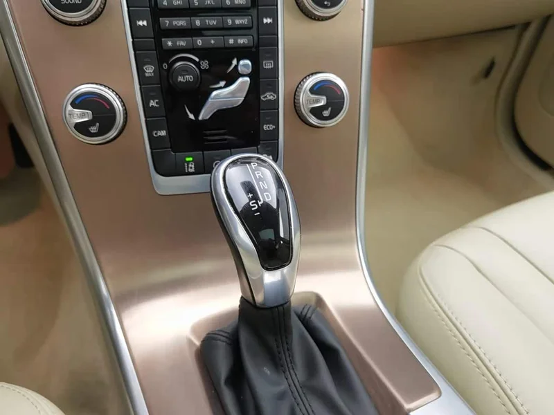 Volvo XC60 — фото 15