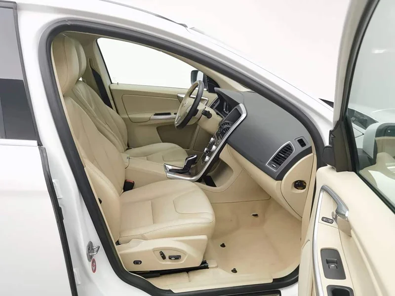 Volvo XC60 — фото 23