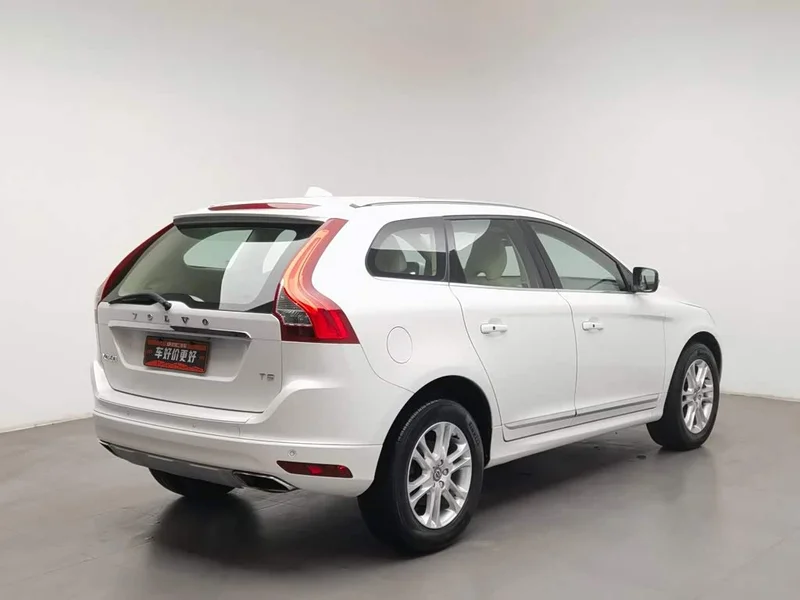 Volvo XC60 — фото 3