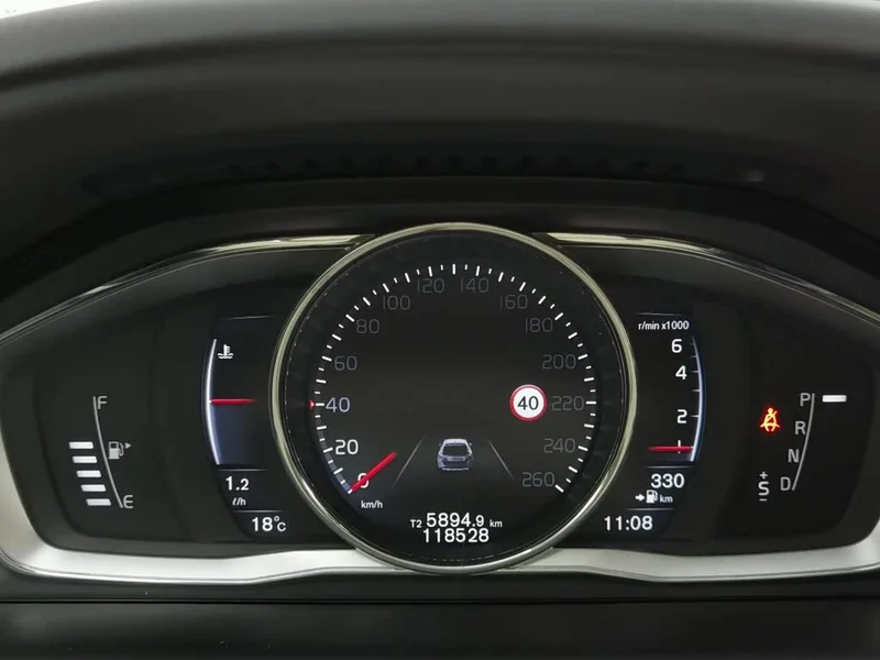 Volvo XC60 — фото 10
