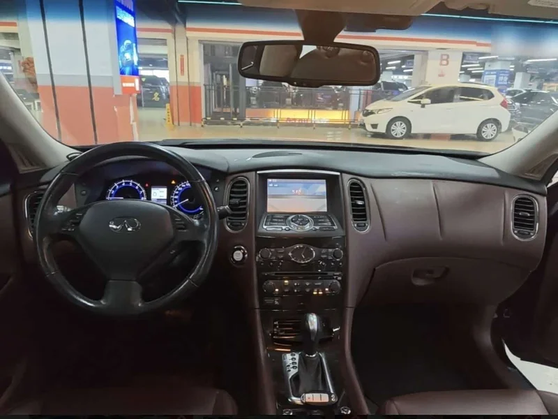 Infiniti QX50 (Imported) — фото 10
