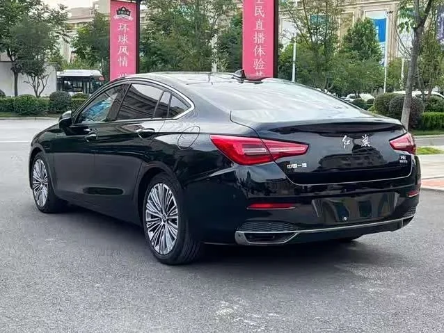 Hongqi H5 — фото 11