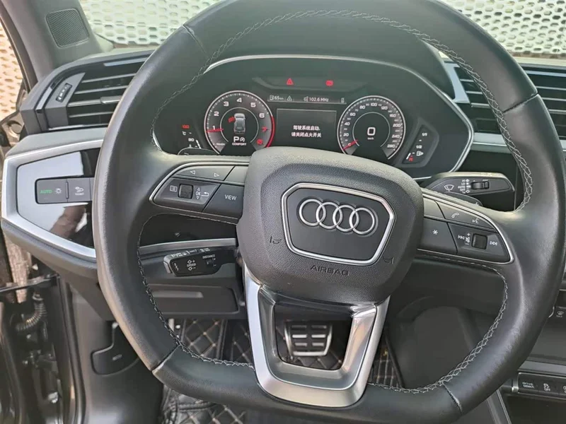 Audi Q3 — фото 10