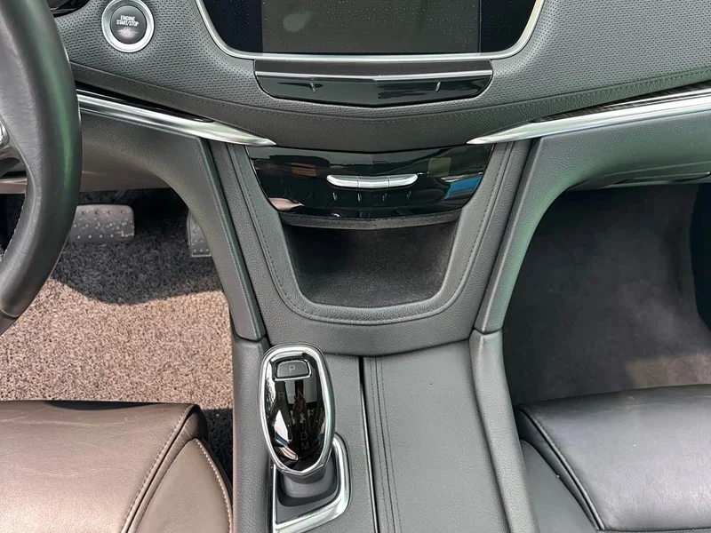 Cadillac XT5 — фото 21