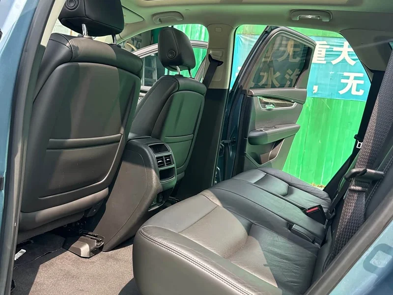 Cadillac XT5 — фото 10