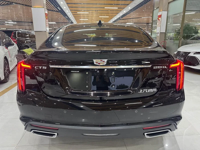 Cadillac CT5 — фото 11