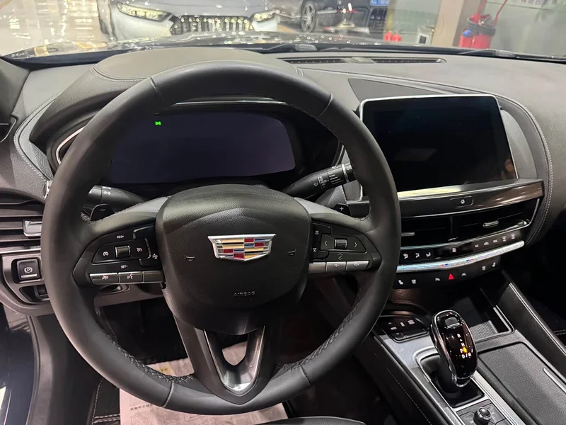 Cadillac CT5 — фото 9