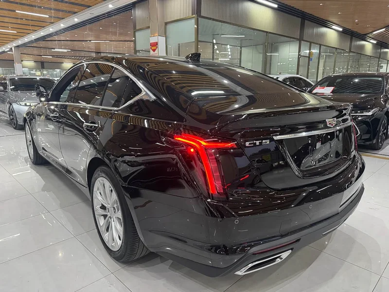 Cadillac CT5 — фото 10