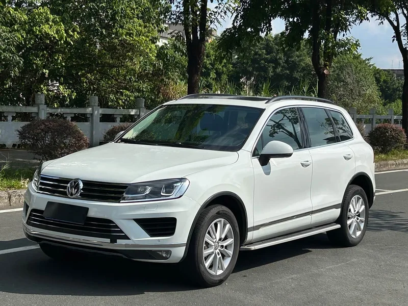Volkswagen Touareg — фото 1
