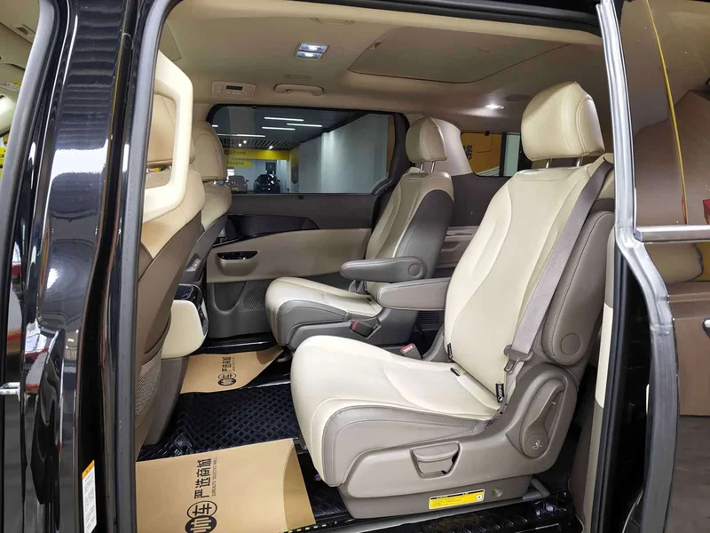 Kia Carnival — фото 11