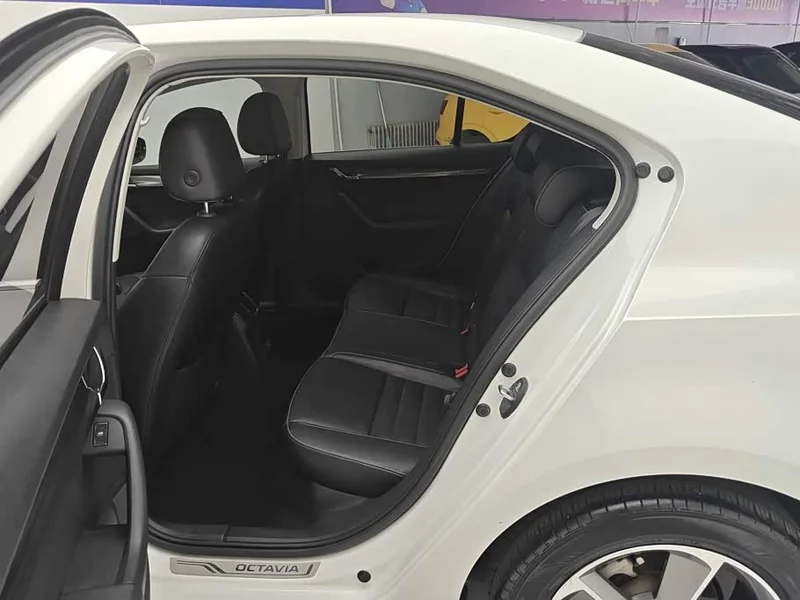 Volkswagen Octavia — фото 11