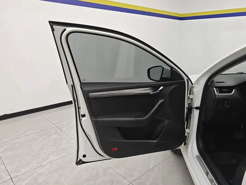 Volkswagen Octavia — фото 7