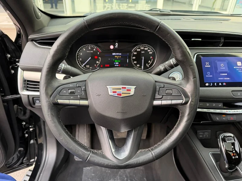 Cadillac XT4 — фото 6