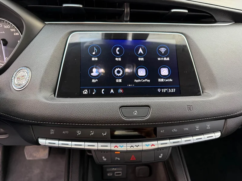 Cadillac XT4 — фото 8