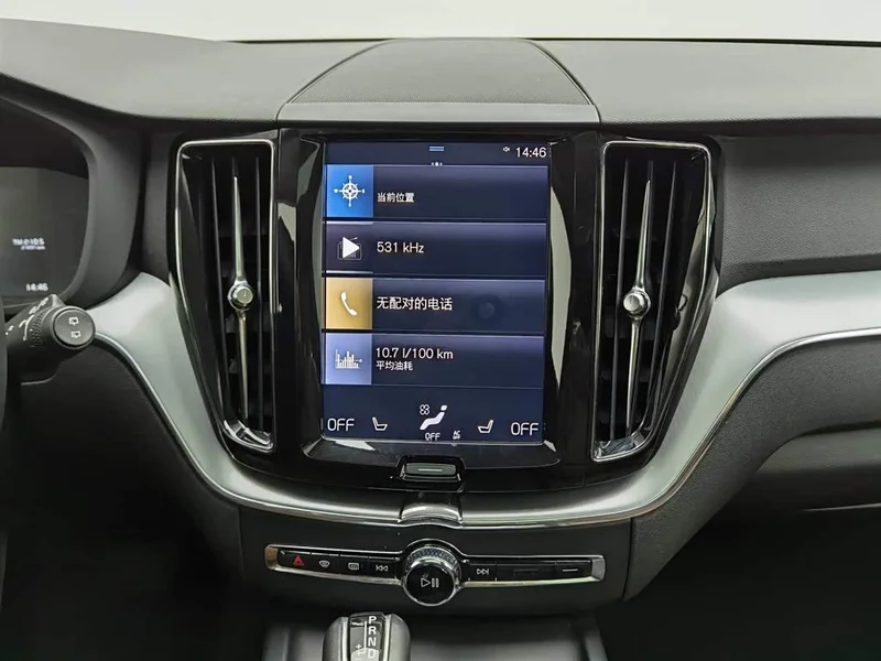Volvo XC60 — фото 12