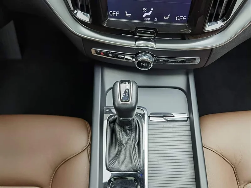 Volvo XC60 — фото 13