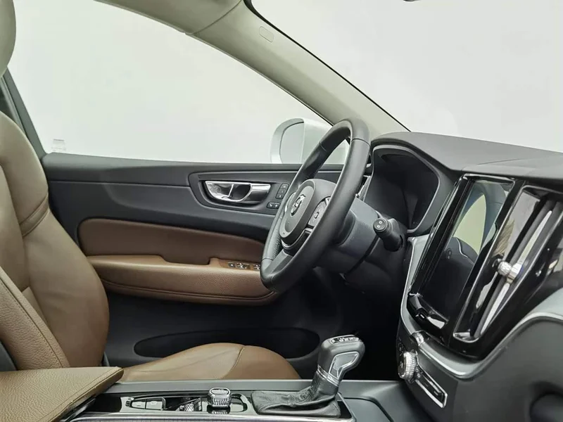 Volvo XC60 — фото 22