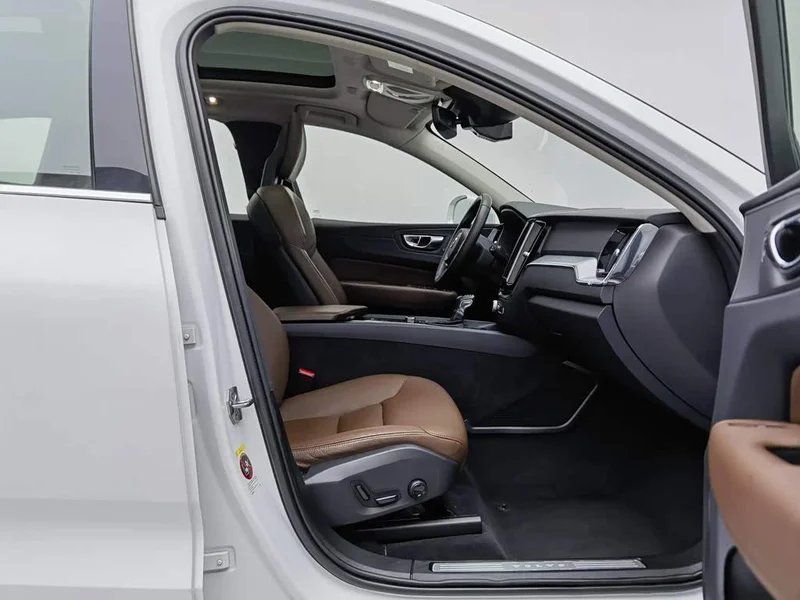 Volvo XC60 — фото 23