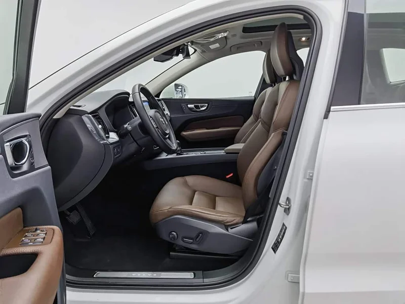 Volvo XC60 — фото 10