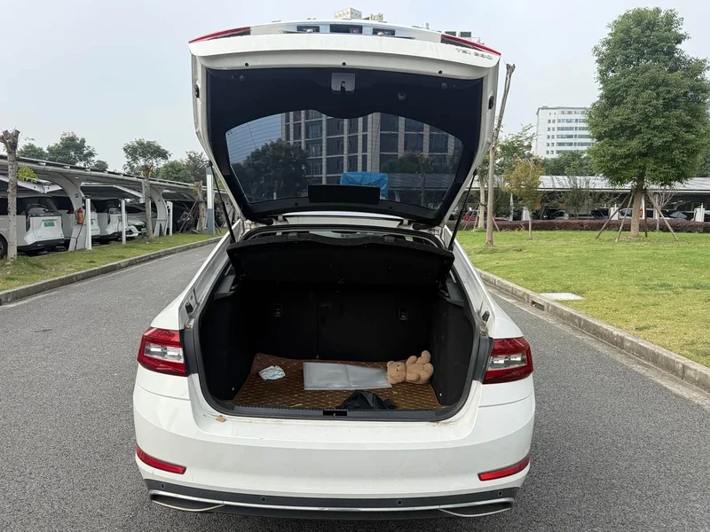 Volkswagen Octavia — фото 7