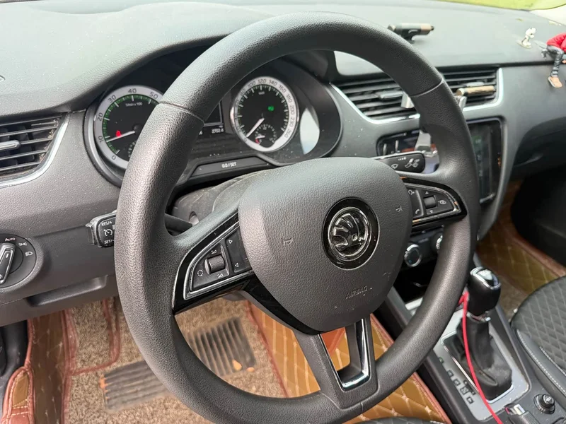Volkswagen Octavia — фото 10