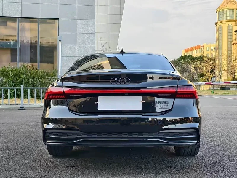 Audi A7L — фото 8