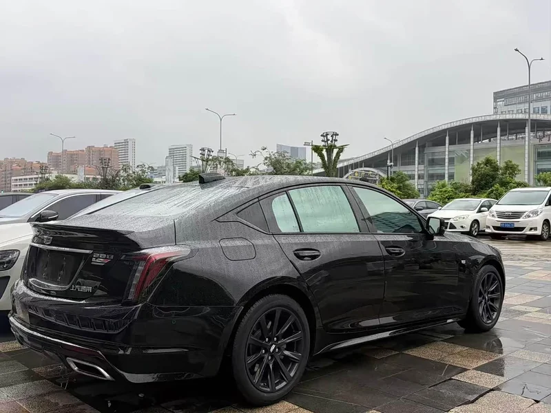 Cadillac CT5 — фото 13
