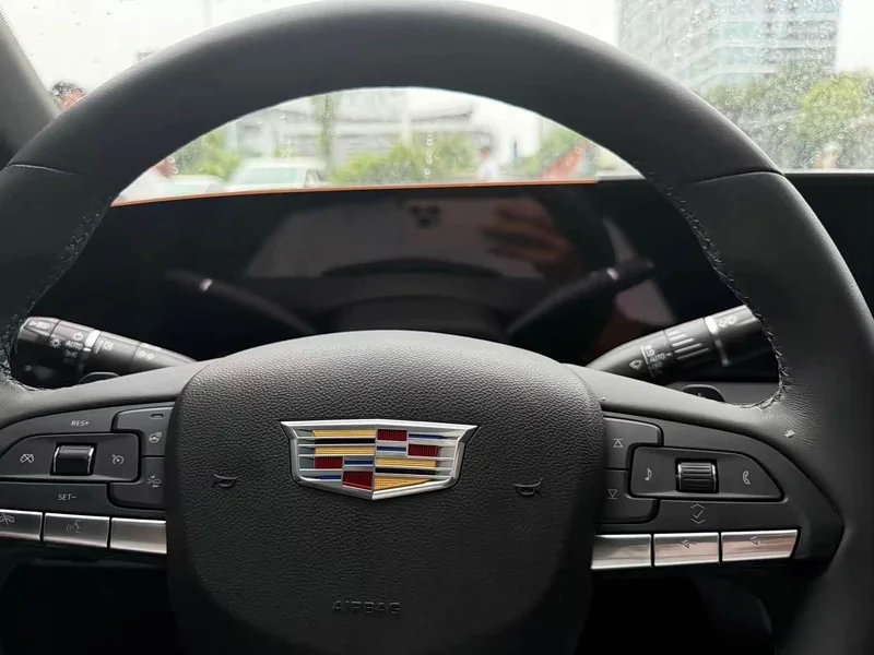 Cadillac CT5 — фото 7
