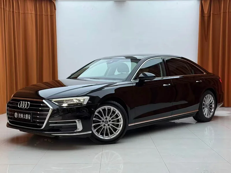 Audi A8 — фото 1