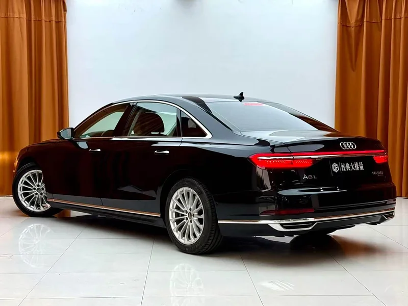 Audi A8 — фото 6