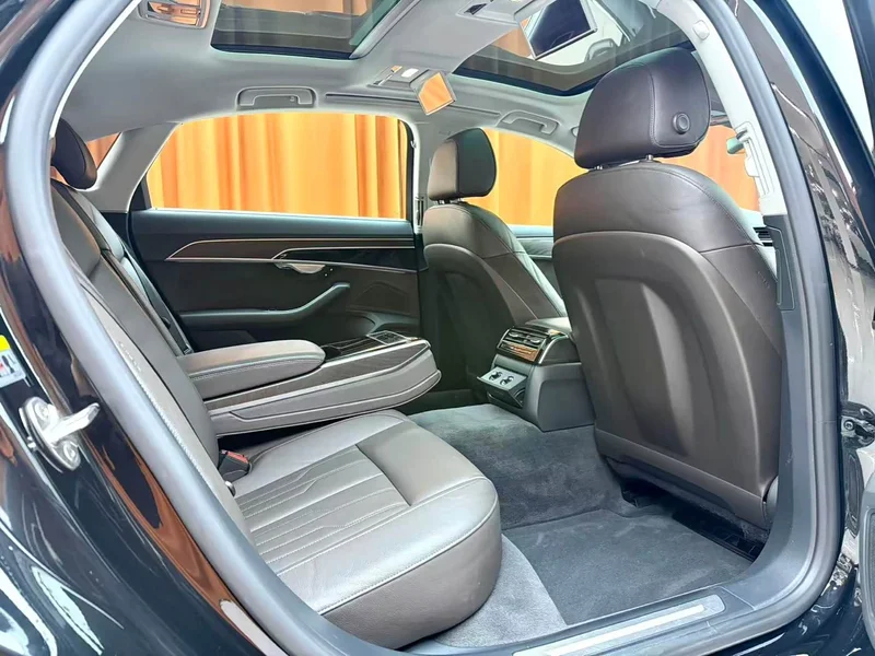 Audi A8 — фото 9