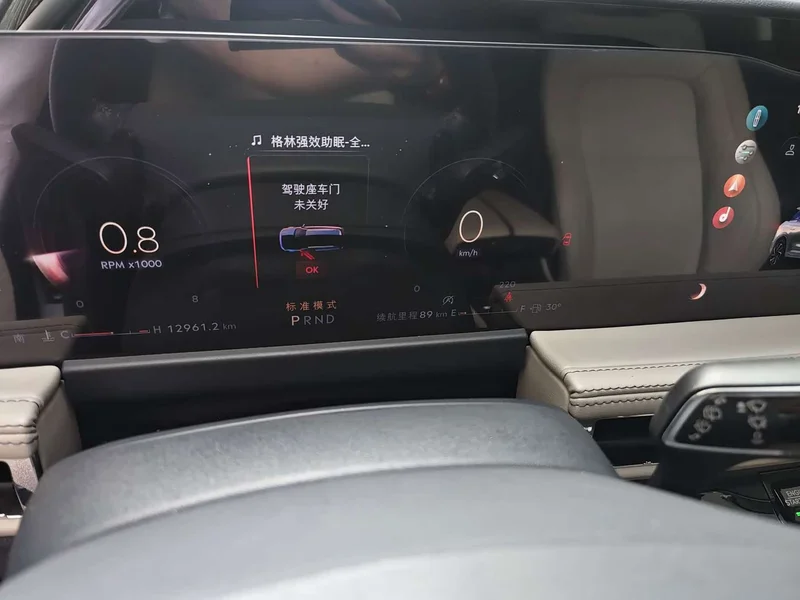 Jeep Renegade — фото 11