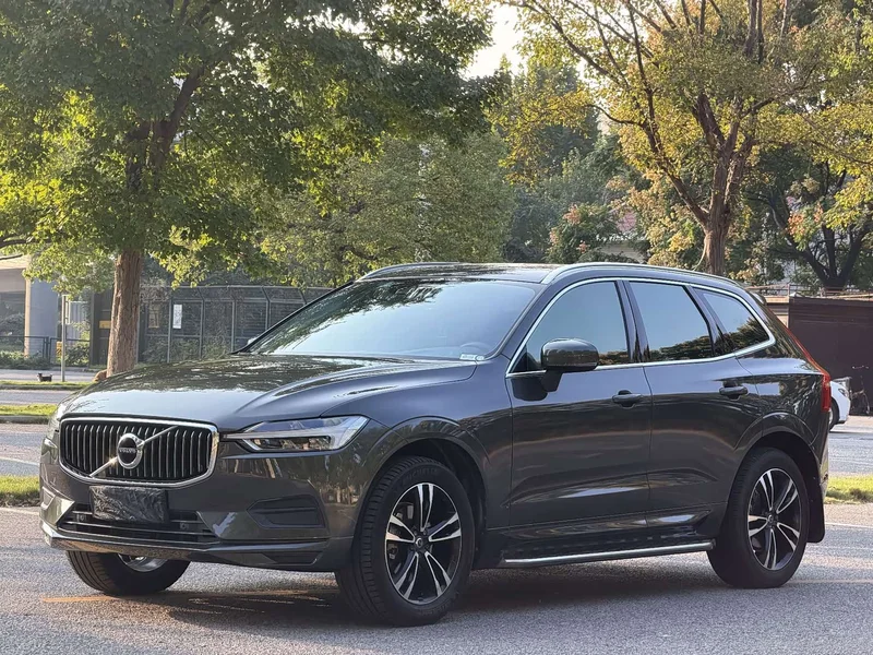 Volvo XC60 — фото 1