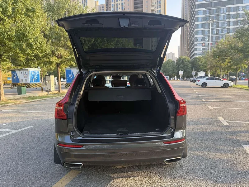 Volvo XC60 — фото 15