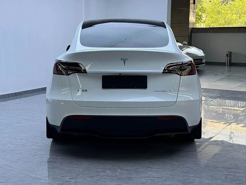 Tesla Model Y — фото 13