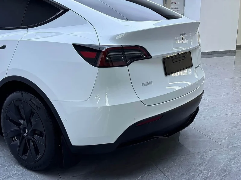 Tesla Model Y — фото 15