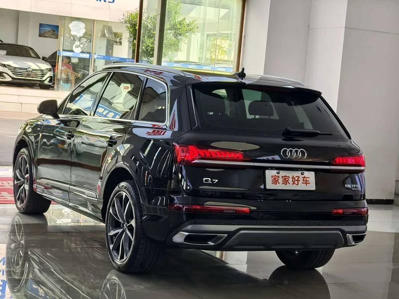 Audi Q7 — фото 20