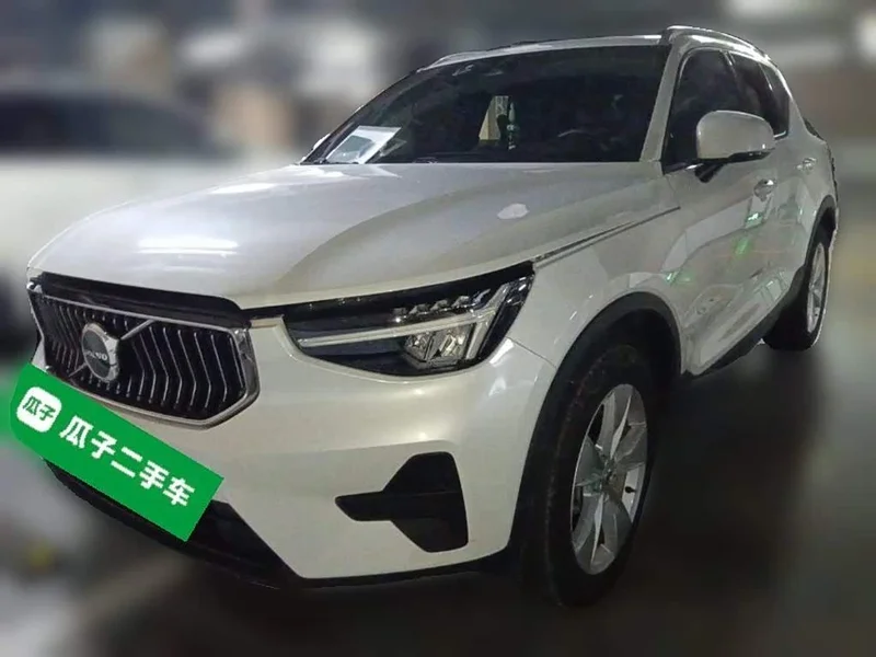 Volvo XC40 — фото 1