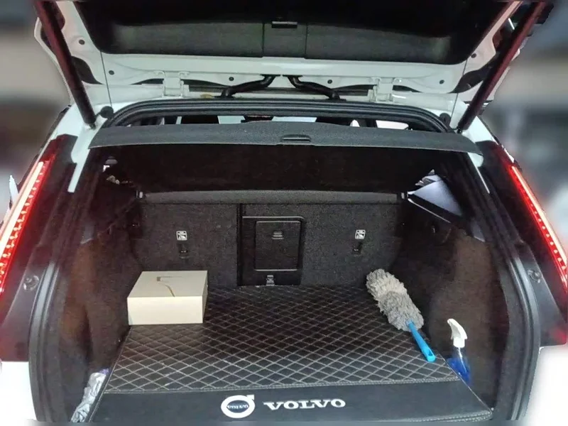 Volvo XC40 — фото 20