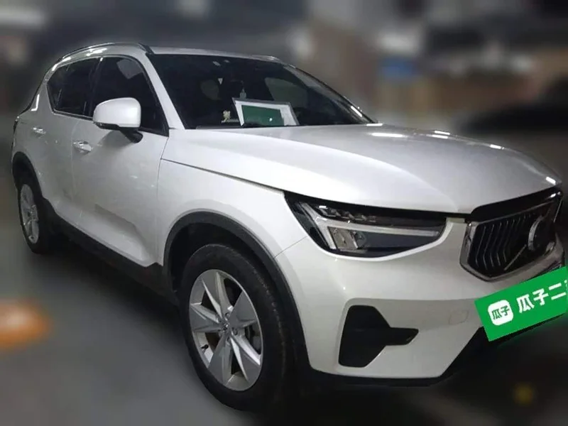Volvo XC40 — фото 3