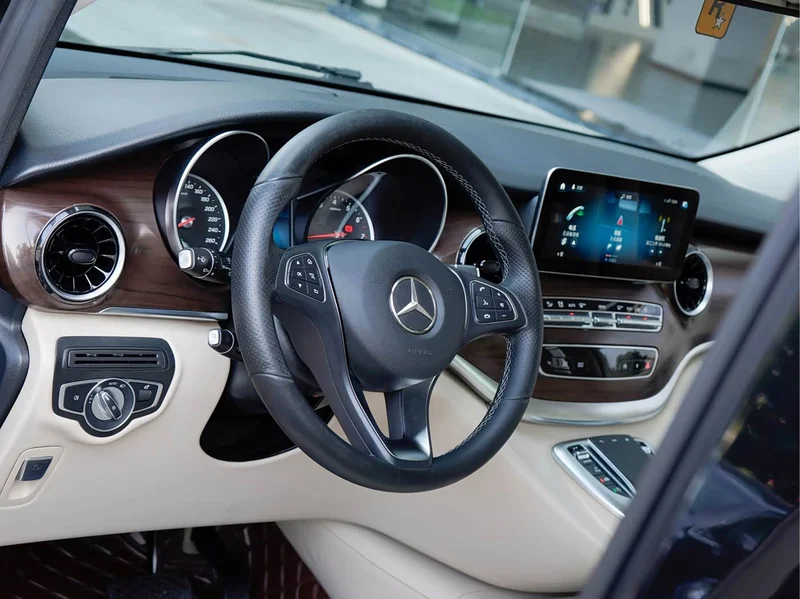 Mercedes-Benz V-Class — фото 10