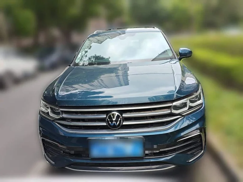 Volkswagen Tiguan L — фото 2