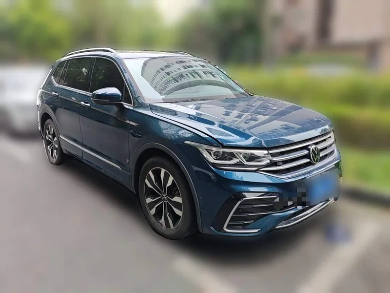 Volkswagen Tiguan L — фото 3