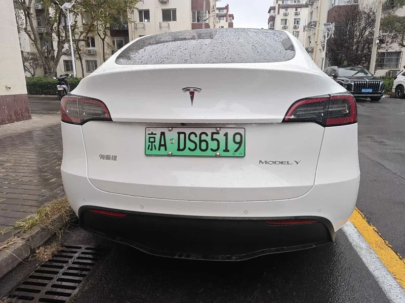 Tesla Model Y — фото 11