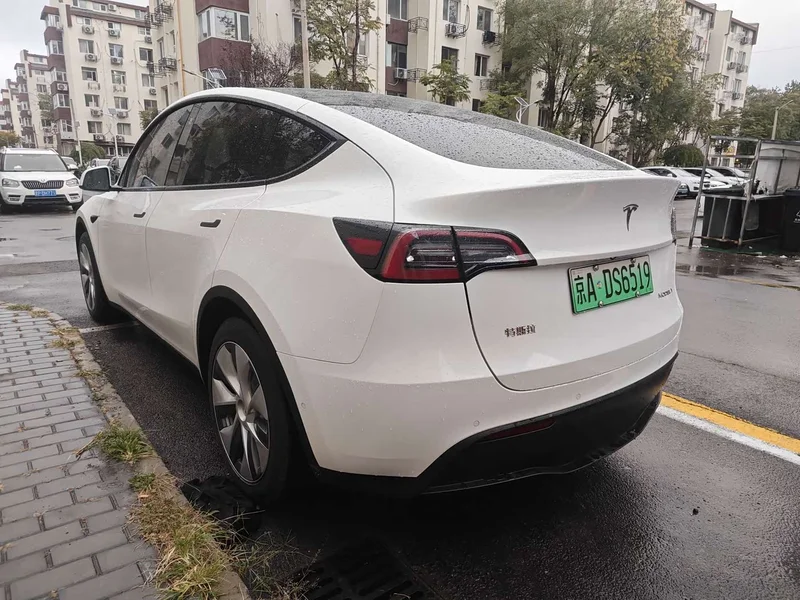 Tesla Model Y — фото 12