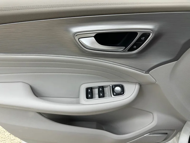 Roewe iMAX8 New Energy — фото 12