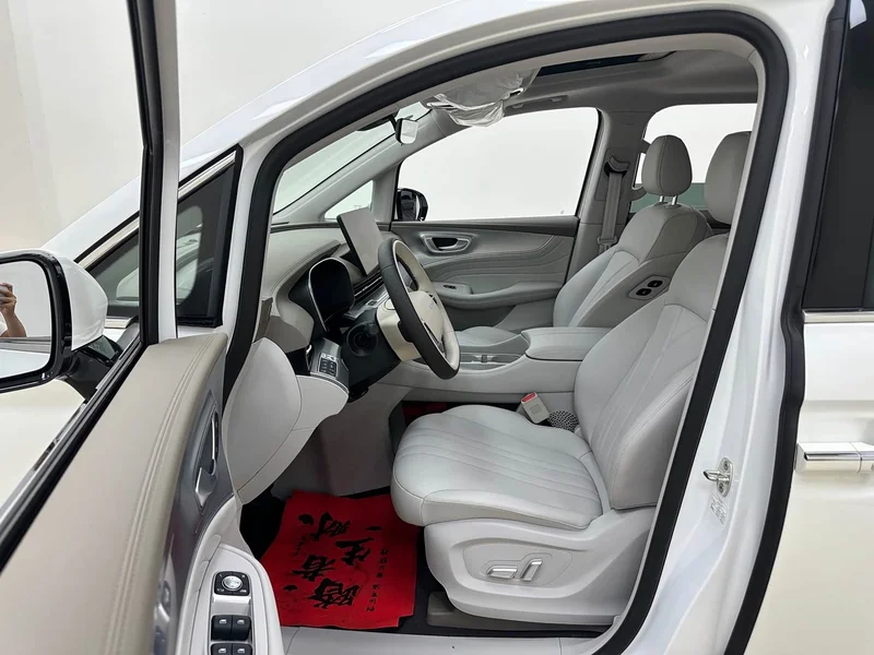 Roewe iMAX8 New Energy — фото 15